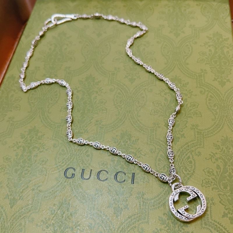 G*u*i necklaces